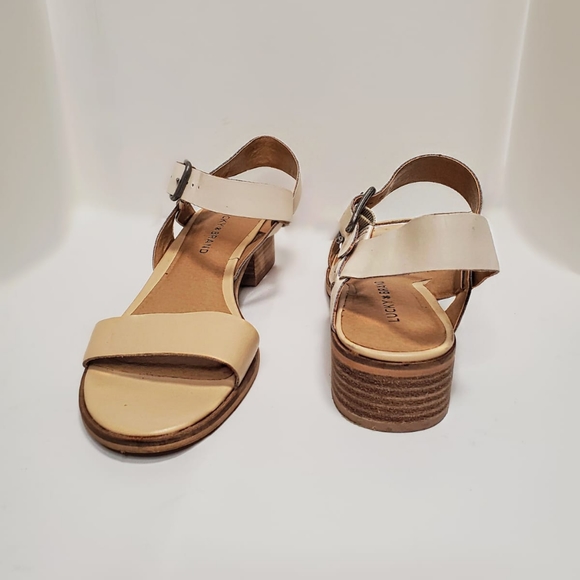 Tan flat Shoes - Picture 1 of 3